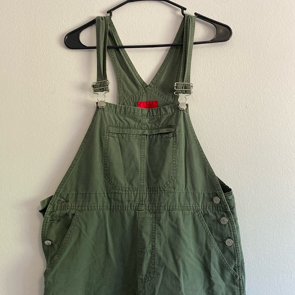 Vintage Gloria Vanderbilt olive green cargo style cropped overalls